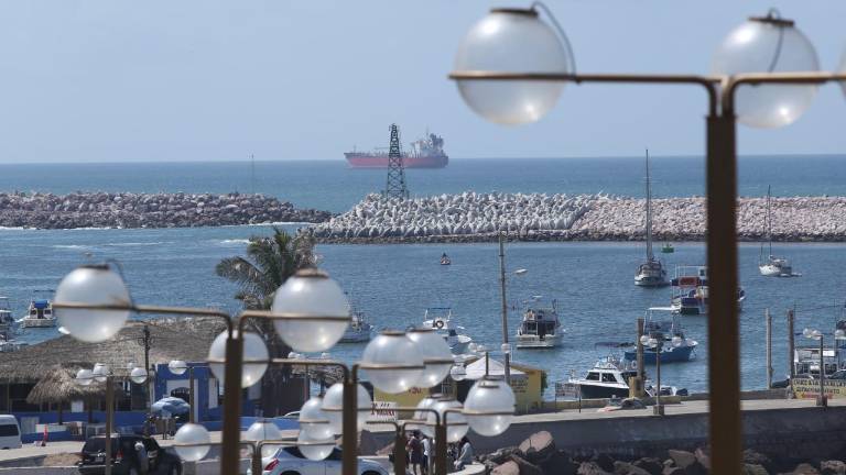 El barco petrolero se fue de Mazatlán el jueves.