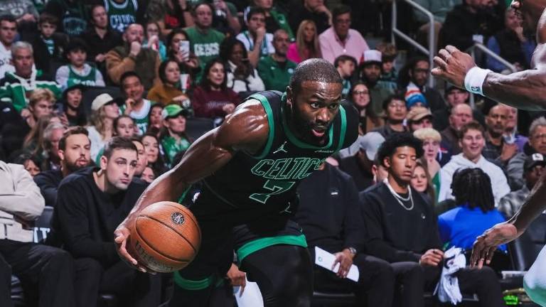 Jaylen Brown aportó 33 unidades.