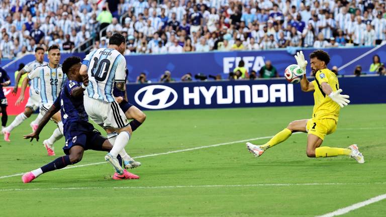 Messi abrió el maracdor por Argentina.