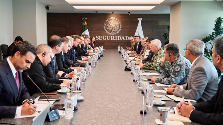 La instalación de la mesa estratégica se produjo en simultáneo con una controversia pública respecto al manejo de reservaciones hoteleras en la capital.