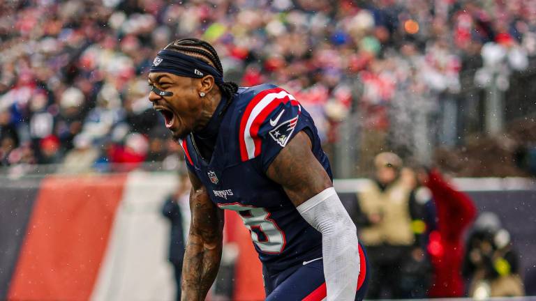 Stefon Diggs enfrenta cargos por estrangulamiento o sofocación y agresión.