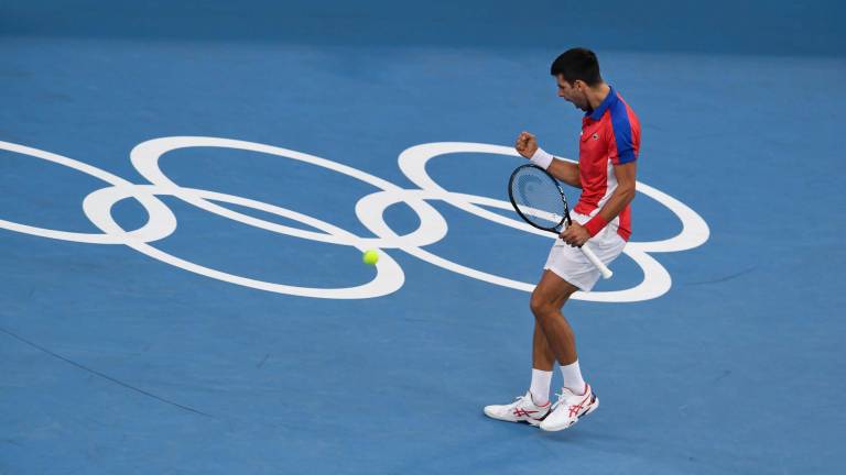 Novak Djokovic avanza a la tercera ronda.