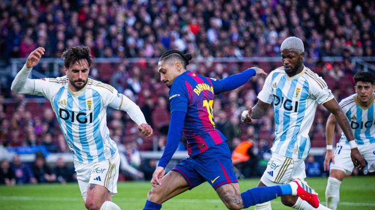 Raphinha marca el segundo gol del Barcelona.