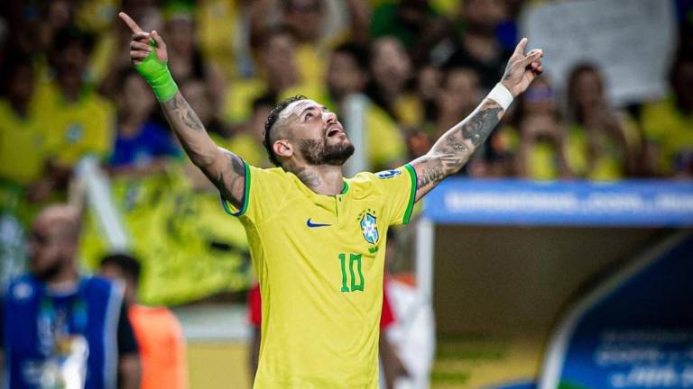 Neymar sufre otra lesión.