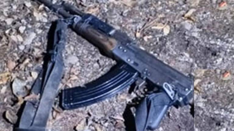 Elementos del Ejército aseguraron un arma larga y municiones tras repeler una agresión armada.