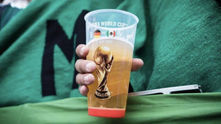 Qatar prohíbe venta de cerveza con alcohol en estadios del Mundial y puntos cercanos