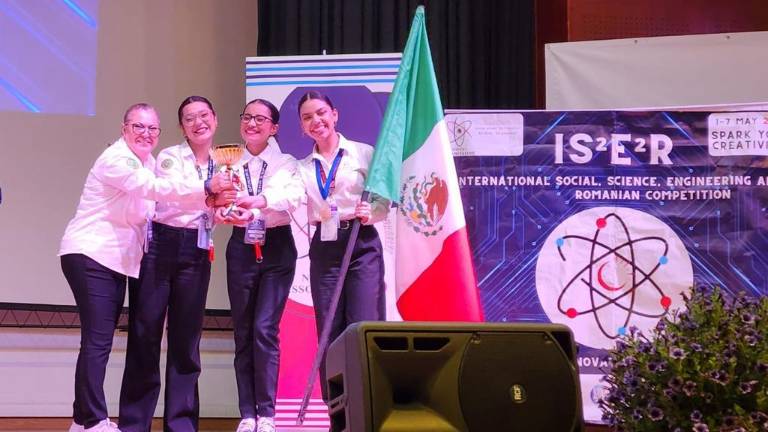 Génesis Ayon Loza, Samantha Guadalupe Carrasco Tovar y Nathalia Quetzalli Martínez González, asesoradas por la maestra Judith González, logran el Primer Lugar en el Festival Internacional en Rumania.
