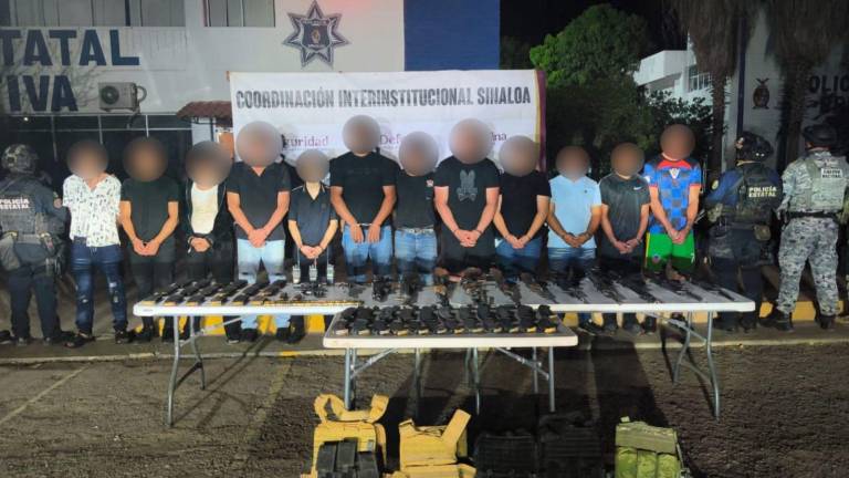 El armamento y equipo táctico asegurado en Rosario quedó a disposición de las autoridades federales.