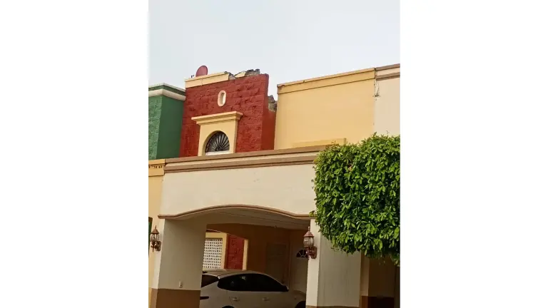 La actividad eléctrica registrada este jueves en Mazatlán dejó afectaciones en una vivienda de Jardines del Bosque y en un transformador de la Avenida Santa Rosa.