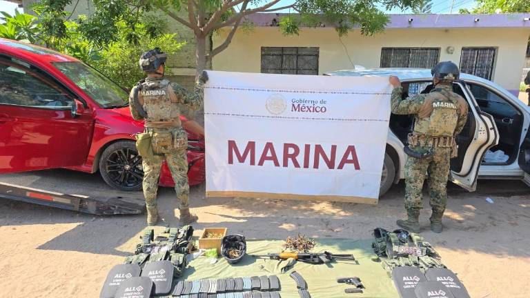 En dos diferentes eventos realizó el aseguramiento de armas, vehículos, presunta sustancia ilícita, municiones y equipo táctico.