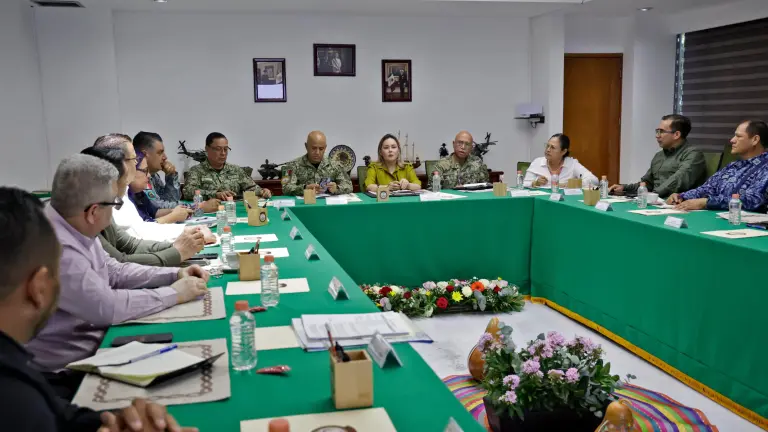 La Mesa Estatal de Construcción de Paz sesionó este lunes en Mazatlán, encabezados por la Gobernadora Yeraldine Bonilla Valverde.