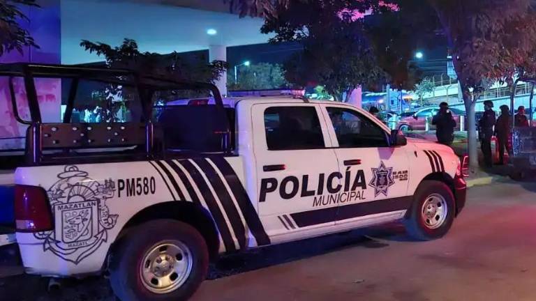 Agentes municipales recuperaron una motocicleta robada en Mazatlán y detuvieron al presunto responsable.