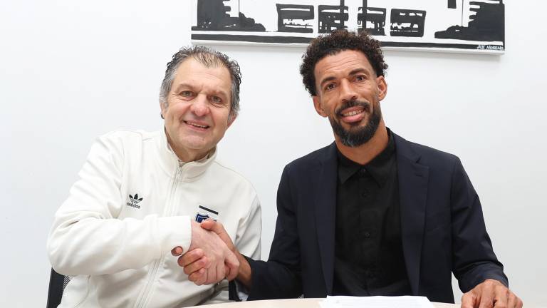 Vozinha firma contrato con Colo-Colo.