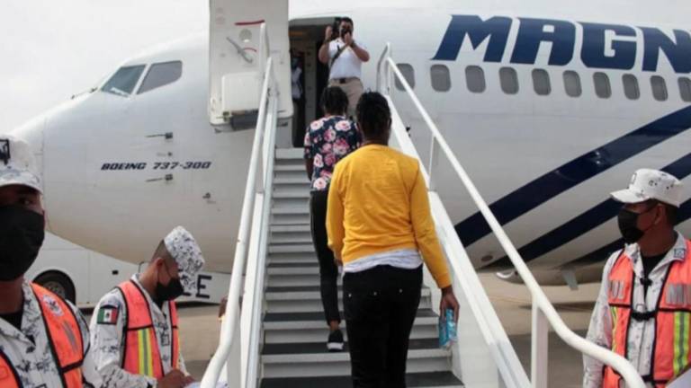 México inició en mayo una ruta aérea para expulsar al sur a miles de migrantes