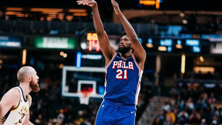 Joel Embiid volvió a la acción por los Sixers y los llevó a la victoria sobre los Pacers.