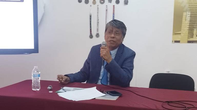 Durante conferencia, Ramón Ismael Alvarado analizó los cambios en los procesos de socialización de los jóvenes y el impacto de la cultura del narco en Sinaloa.