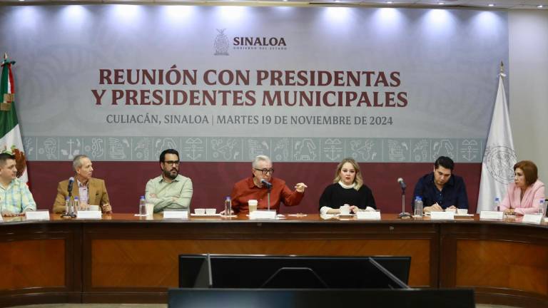 El gobernador Rubén Rocha Moya se reunió con las presidentas y presidentes municipales de Sinaloa.