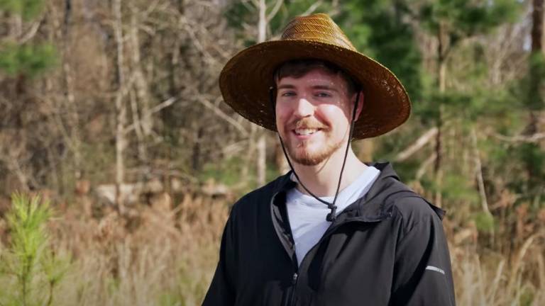 Mr.Beats visita México para realizar más de 100 operaciones a niños con labio leporino.