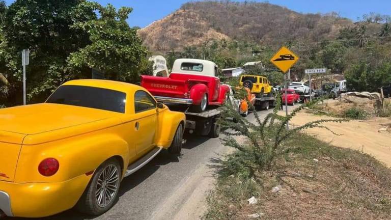 Los vehículos fueron decomisados tras bloqueos de habitantes de Tierra Caliente para exigir la salida de La Familia Michoacana.
