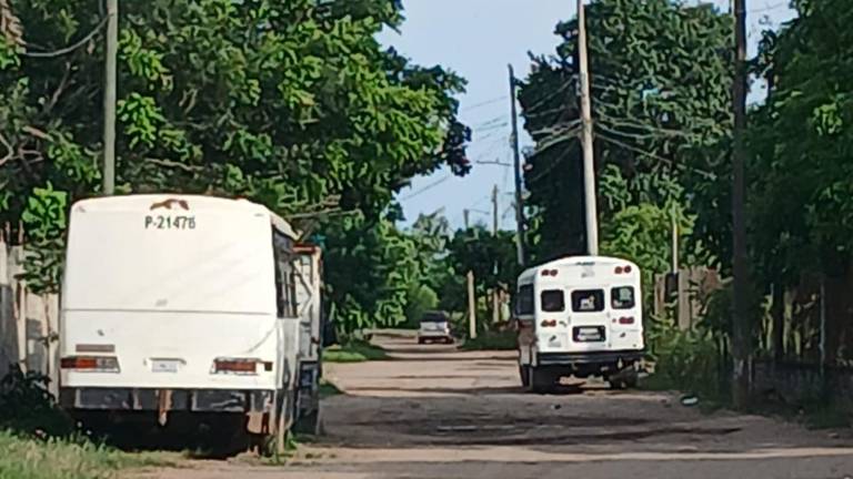 En la Colonia Morelos, en Isla del Bosque, solicitan a la CFE atender las fallas en el suministro eléctrico.