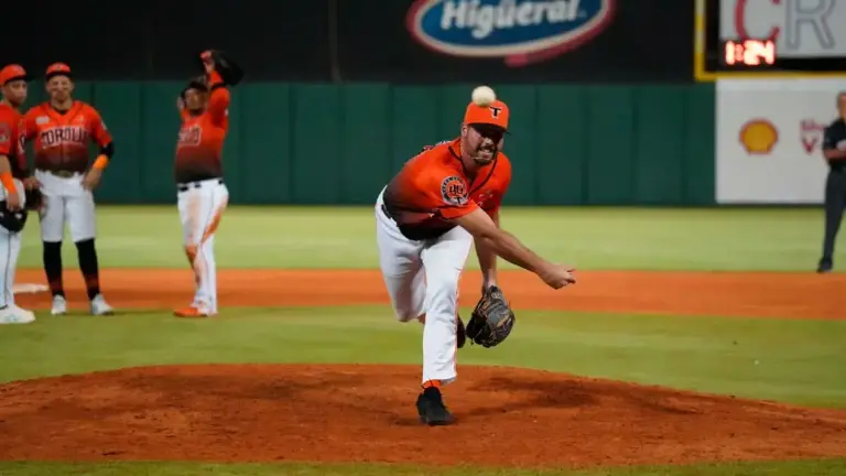 Tanner Kiest llega proveniente de Algodoneros.