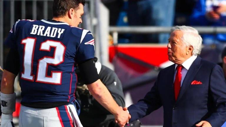 Tom Brady ignora a Pats, con los que ganó 6 Super Bowls, en su carta de retiro