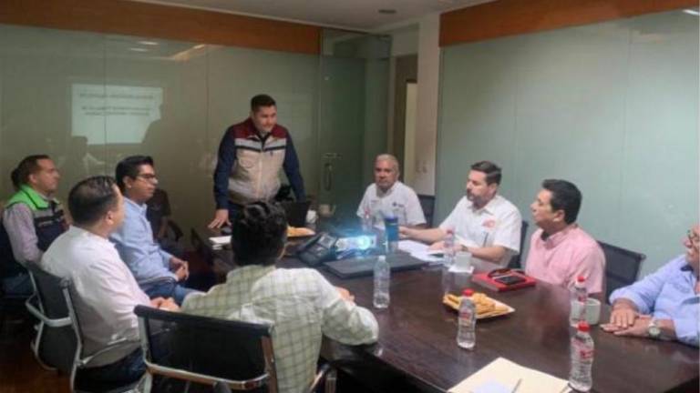 El titular de la Unidad Regional Capufe, Mauro Moreno Novoa, se reunió con integrantes de la Intercamaral de Mazatlán.