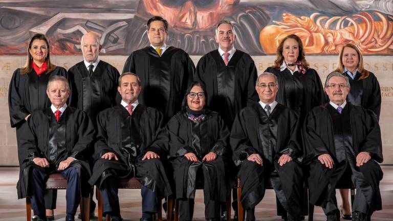 Andrés Manuel López Obrador señaló que con la eliminación de fideicomisos se busca acabar con los privilegios de los ministros de la Suprema Corte de Justicia de la Nación.