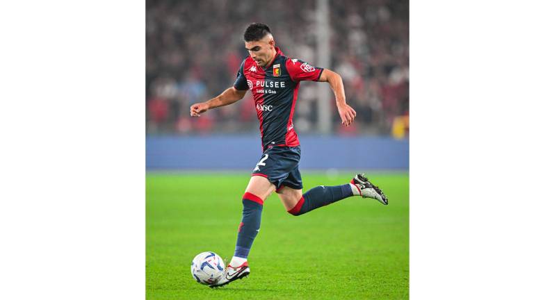 El defensa mexicano seguirá en la Serie A tras rechazar ofertas de clubes europeos.