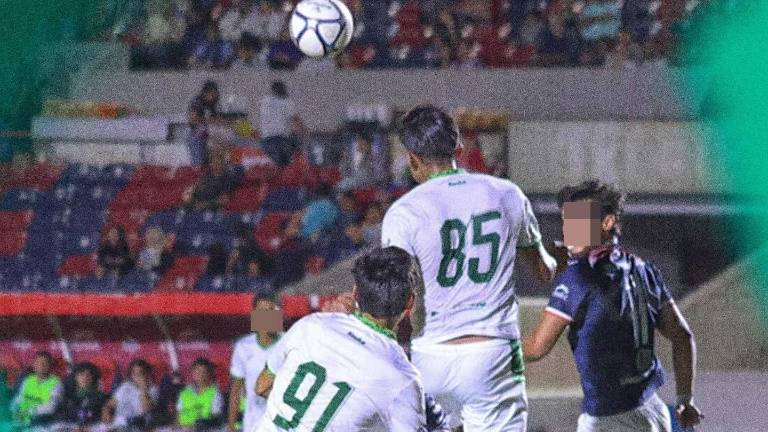 Un jugador del Aguacateros Club Deportivo Uruapan es castigado.