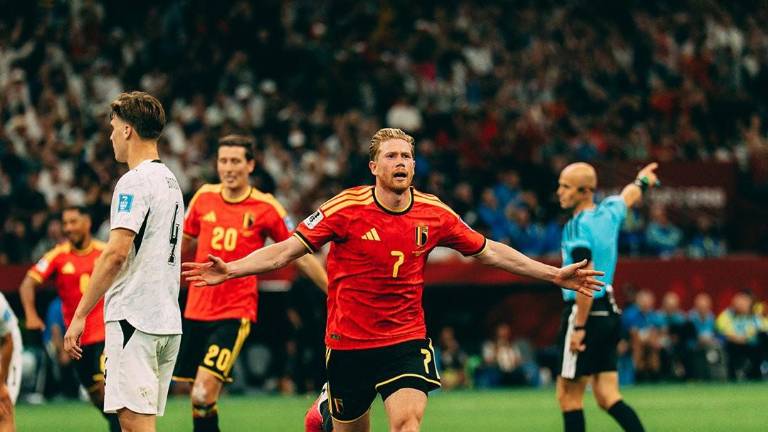 Kevin De Bruyne anota el tercer gol belga.