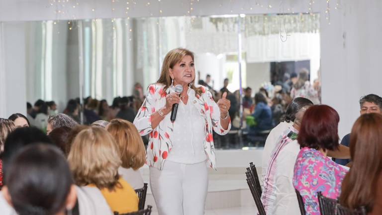 La presidenta de la Jucopo, Tere Guerra, sostuvo un encuentro con maestros, quienes también plantearon demandas relacionadas con salarios y condiciones laborales.