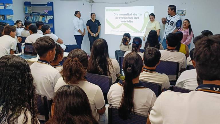 Promueven la salud mental y prevención del suicidio entre jóvenes de preparatoria.