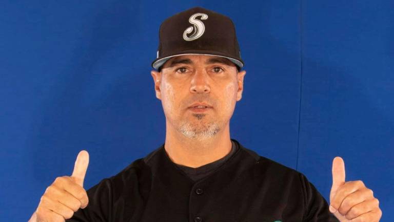Luis Carlos Martínez se desempeñó durante el más reciente verano como coach de tercera base de los Saraperos de Saltillo.
