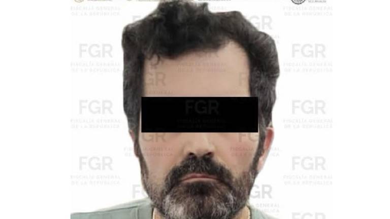 El Contralmirante Fernando Farías Laguna es trasladado desde Argentina a México.