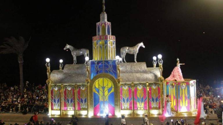 Gobierno de Sinaloa informa que diariamente se analiza si se llevará a cabo o no el tradicional carnaval de Mazatlán.