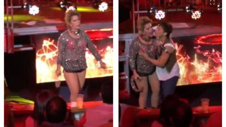 Momento en que la fan se acerca a la cantante, intentando besarla y le toca un pecho.
