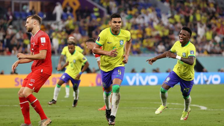 Casemiro fue el autor del solitario gol con el que Brasil logró el triunfo y el boleto para la siguiente ronda.