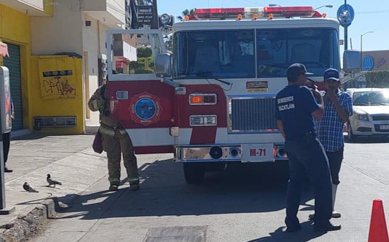 $!En Mazatlán, se registra derrame de sustancia química en la colonia Jacarandas
