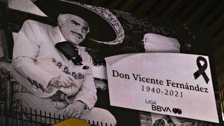 Una imagen de Vicente Fernández fue puesta en la pantalla del Estadio Jalisco, previo al inicio del juego de vuelta de la final de la Liga MX.