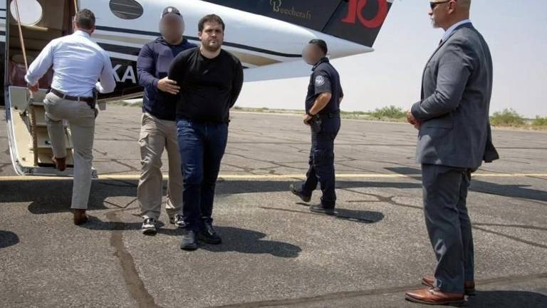Joaquín Guzmán López, hijo de “El Chapo” Guzmán, en su arresto a su llegada a Estados Unidos.