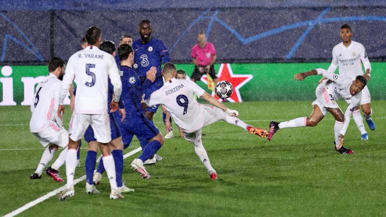 Una intensa lluvia se registró en el segundo tiempo en el duelo entre Real Madrid y Chelsea.