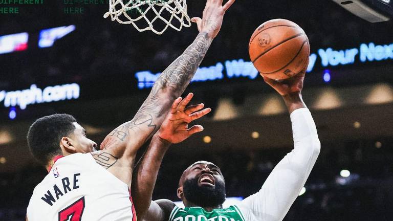 Celtics gana por 147-129 al Heat.