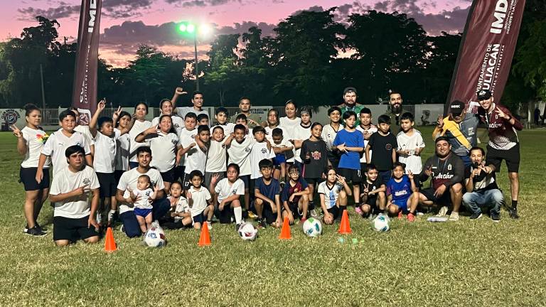 Niñas y niños participaron en dinámicas deportivas que fomentan la disciplina, el compañerismo y el desarrollo físico.