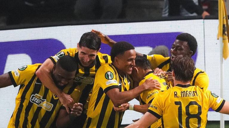 El mexicano brilló con dos pases de gol y se consolida como referente en el mediocampo.