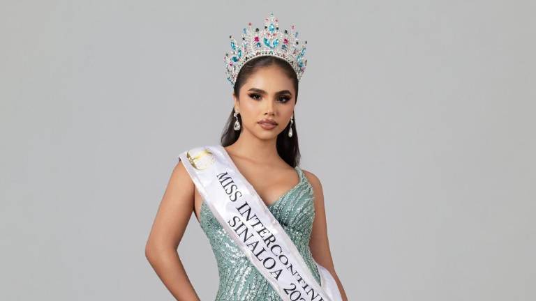 La mazatleca Carolina Ruelas celebra su triunfo nacional que le otorgó el pase al certamen internacional en Egipto.