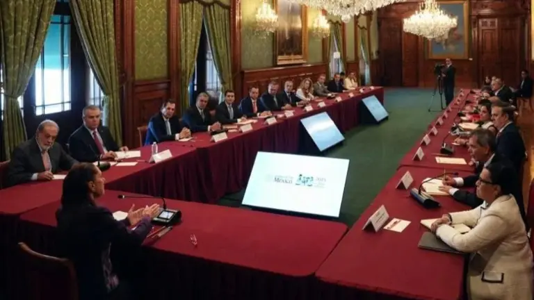 La reunión se realizó en privado en Palacio Nacional.