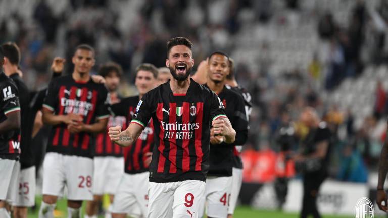 Milán vence a la Juventus y amarra puestos de Champions