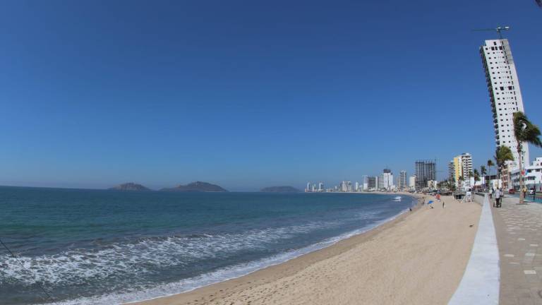 A pesar de que se anuncia una tormenta invernal, en Sinaloa prevalecen temperaturas calurosas.