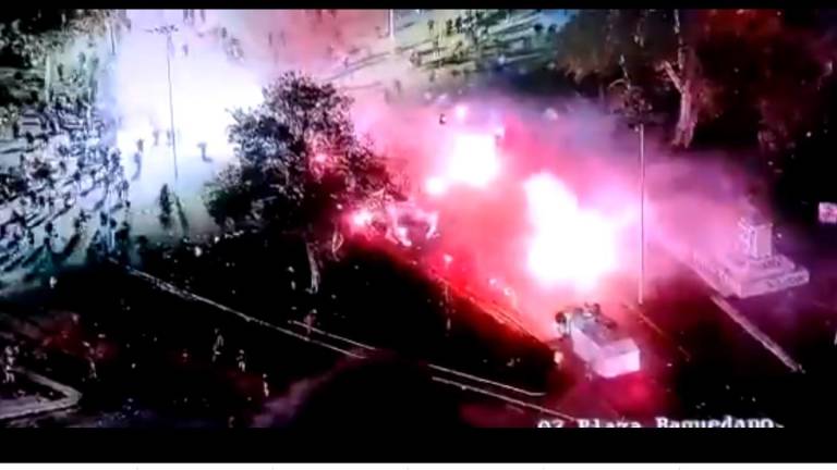 En Chile, queman histórico monumento durante protesta